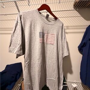 Old Navy Gray American Flag Men's T-Shirt